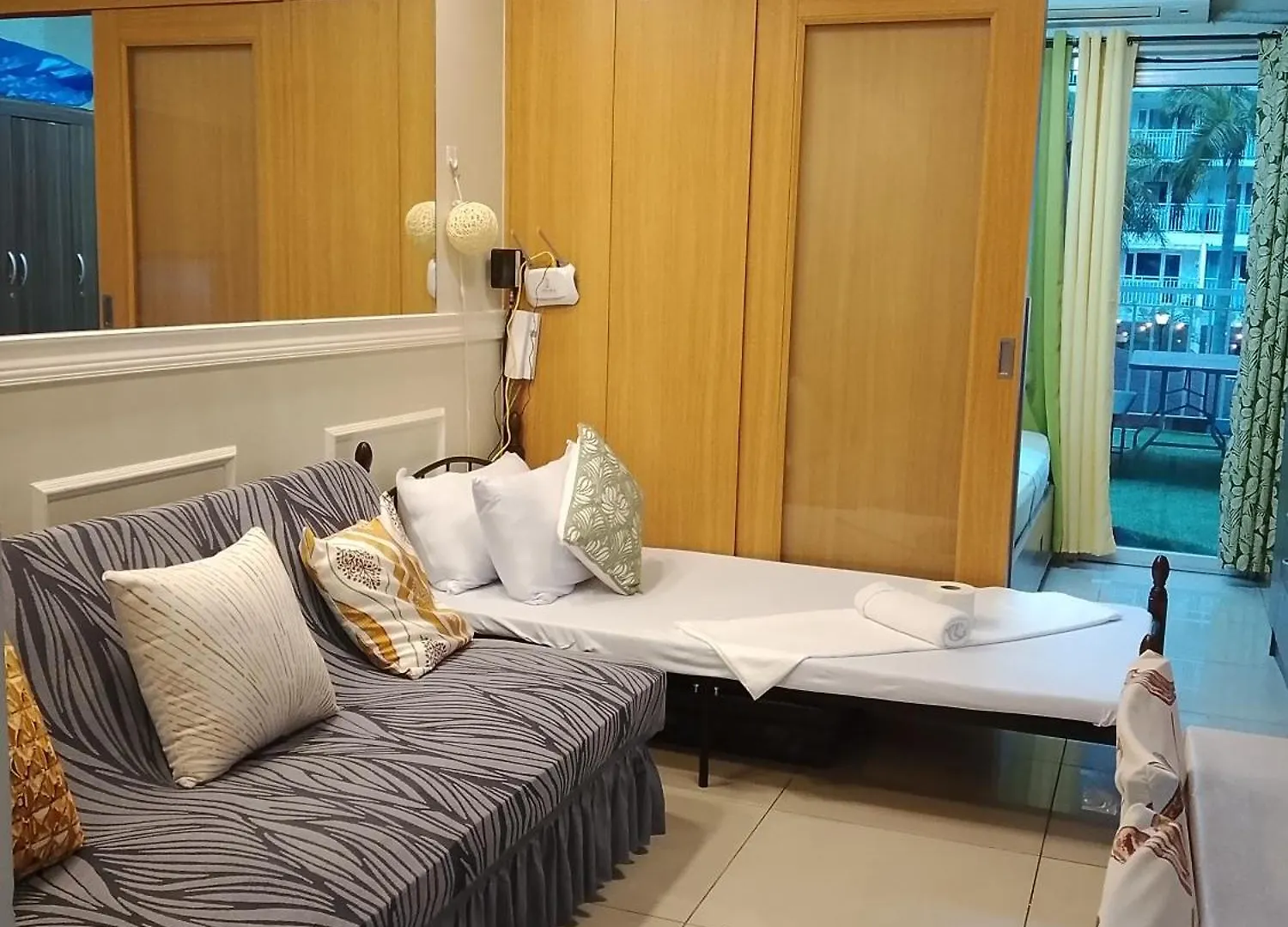 232D Pool View With Big Balcony Apartment Manila